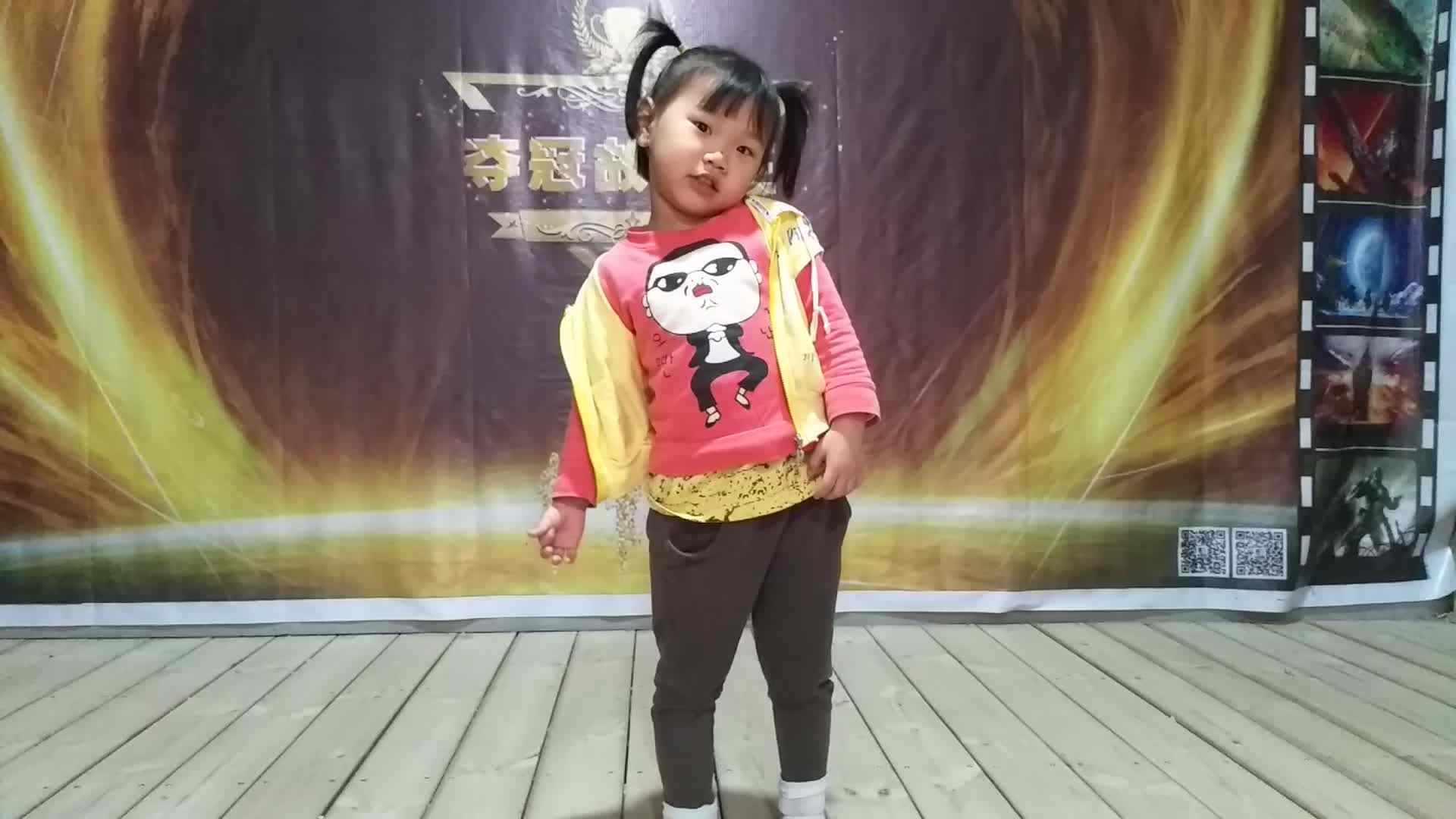 萌娃们在表演