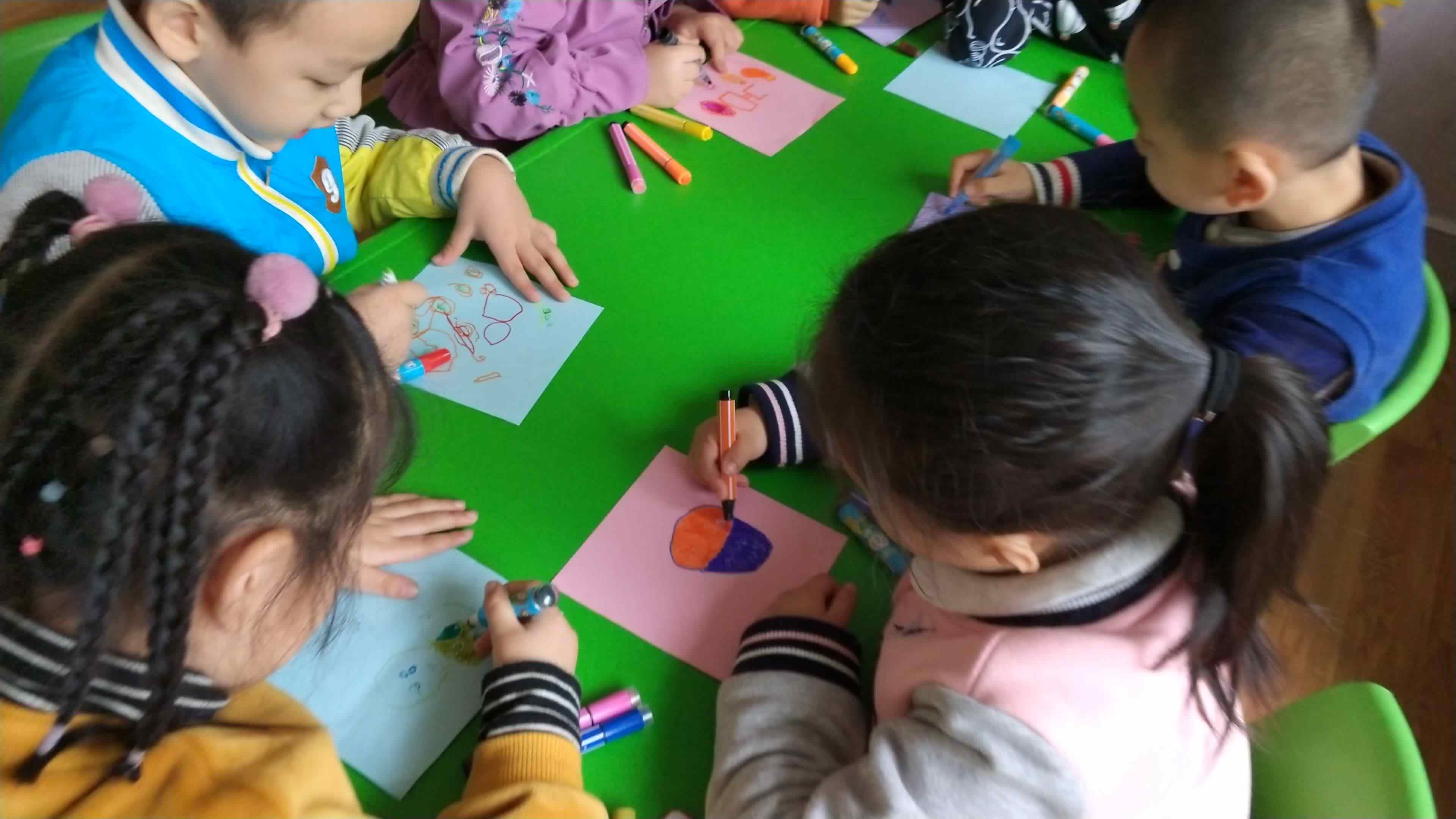 萌娃们在绘画