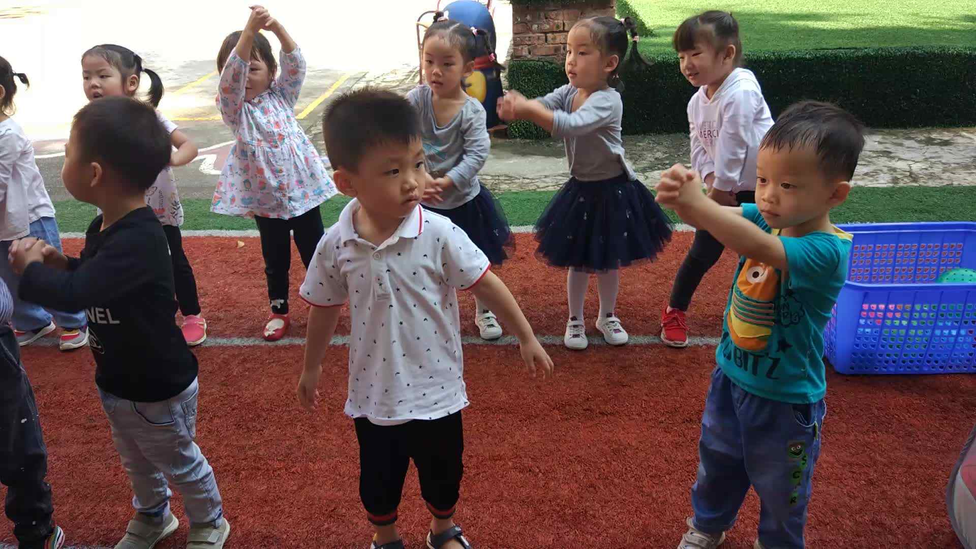 萌娃们在做早操