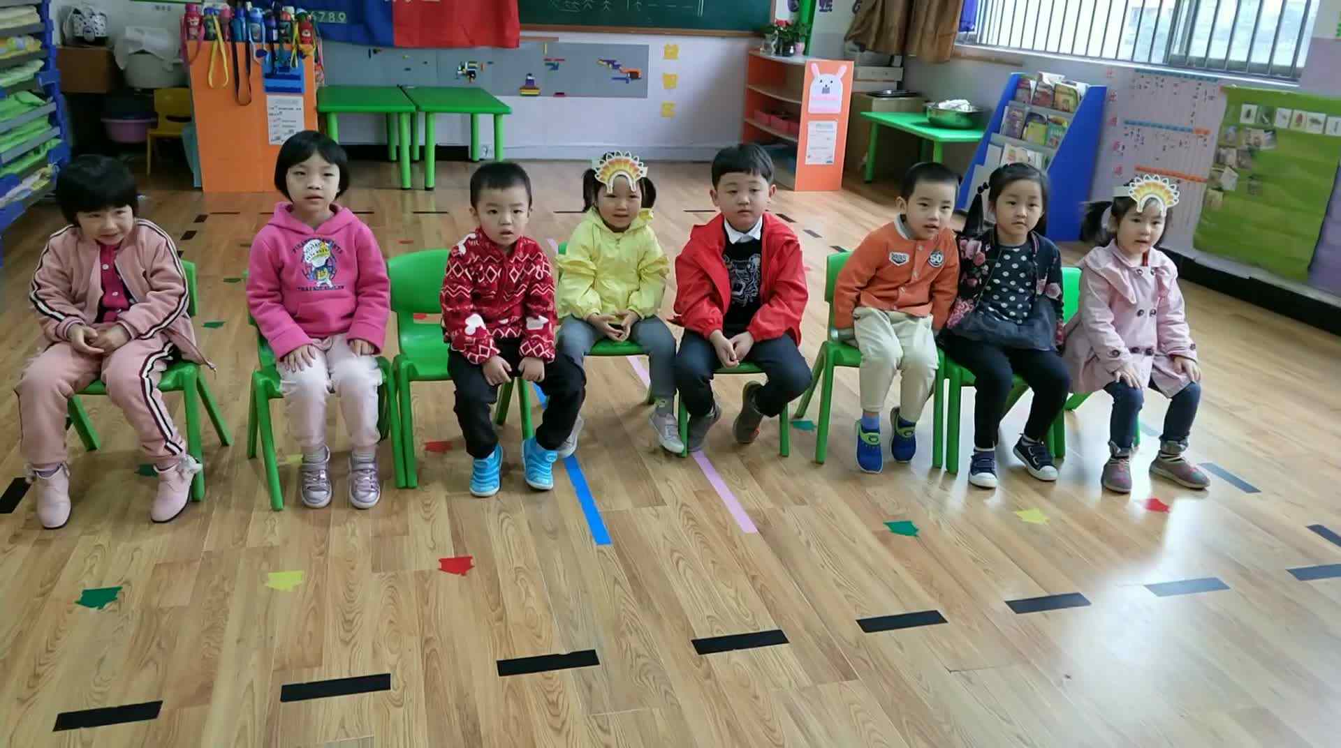 萌娃们在做游戏