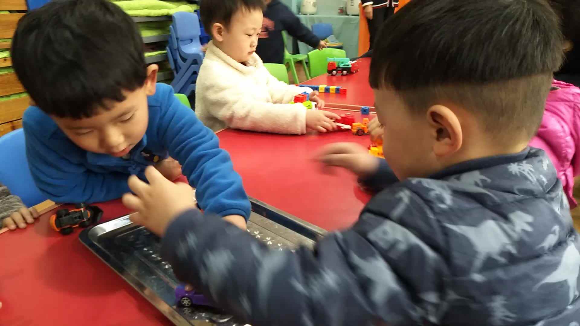 玩玩具 (1)
