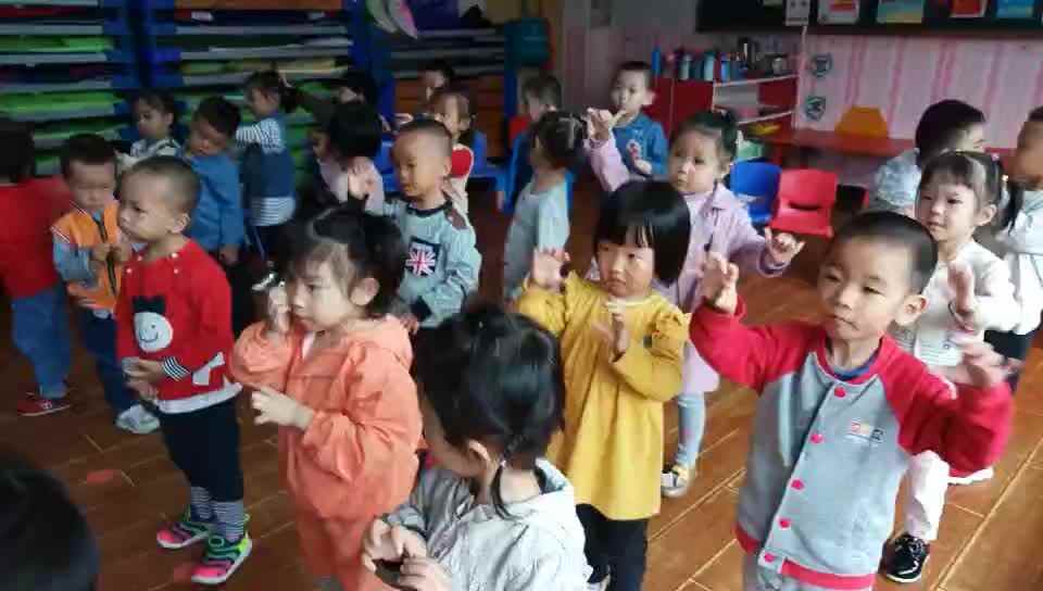 做早操.