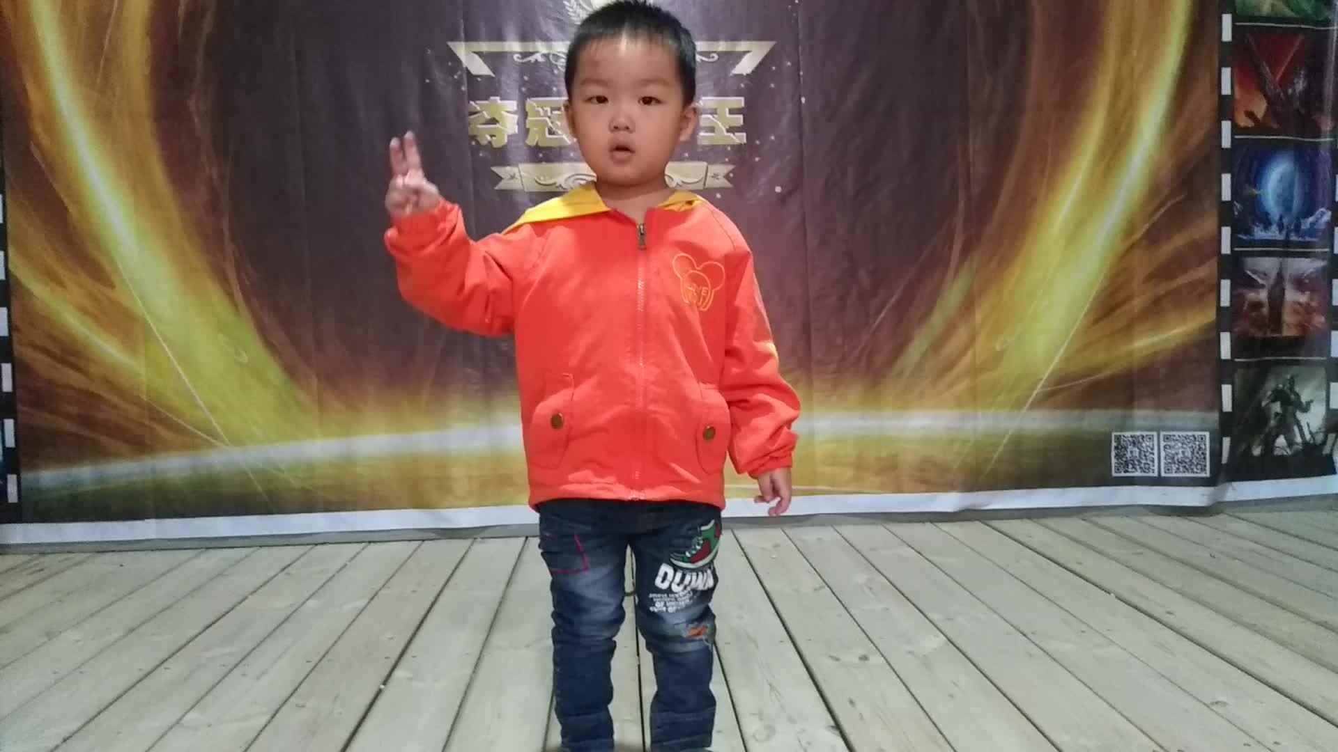 萌娃在表演