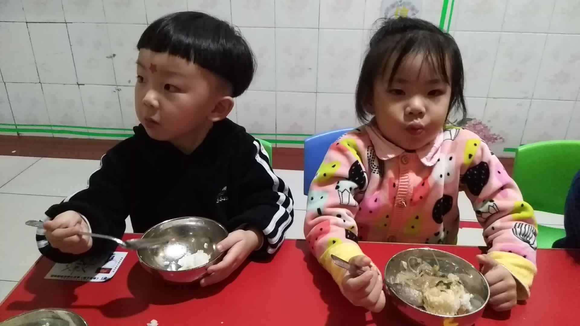 萌娃们的午餐生活