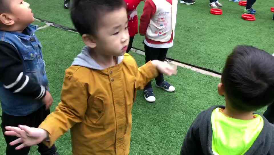 萌娃们在做运动旋律