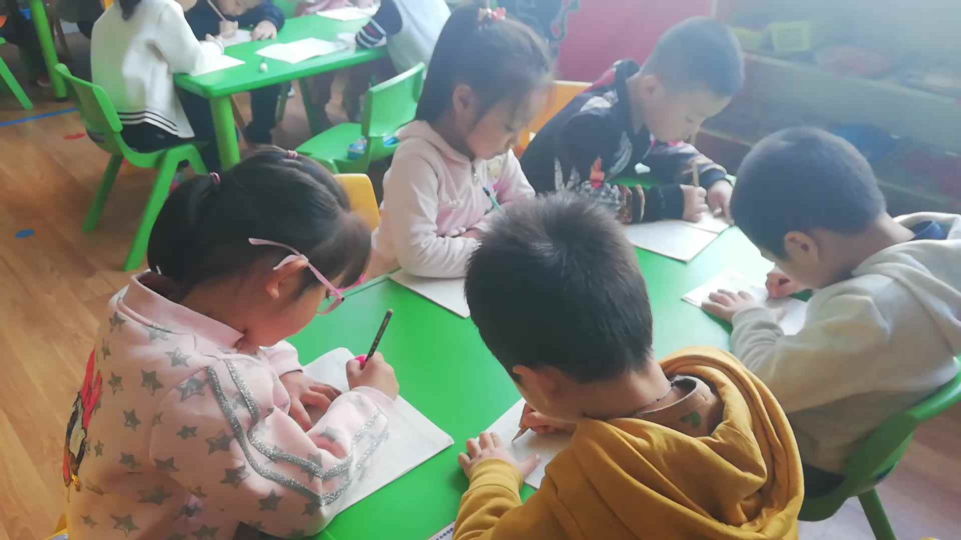 萌娃在练习 语文能力