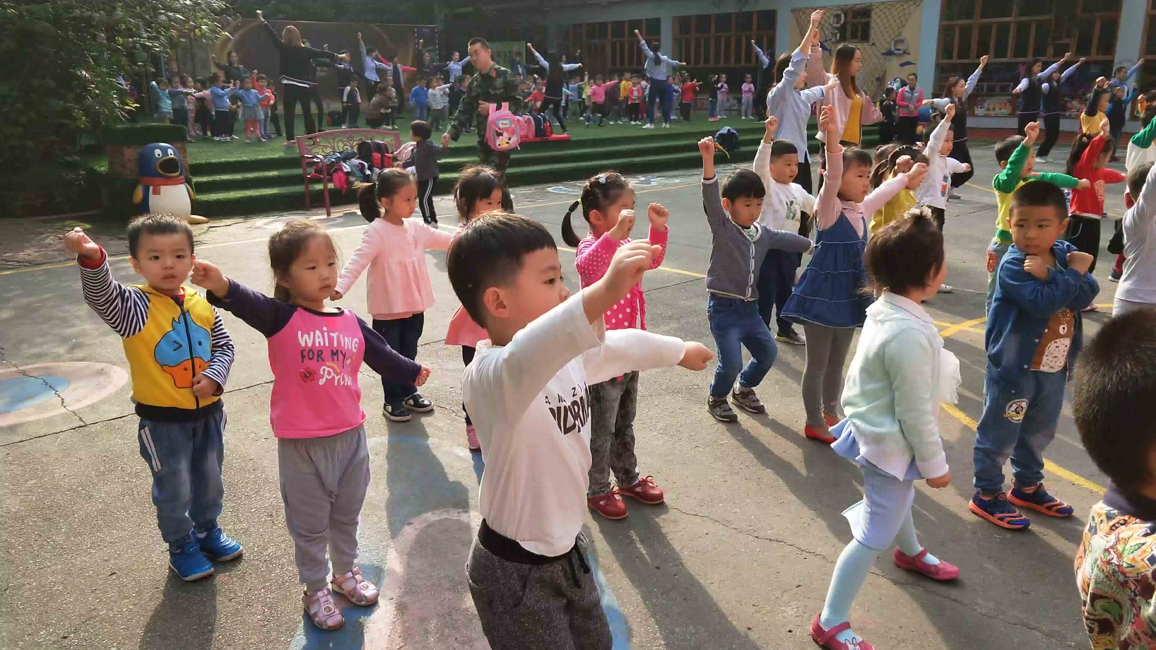 萌娃们的日常早操