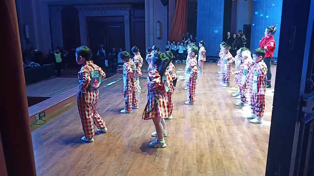 萌娃的表演艺术