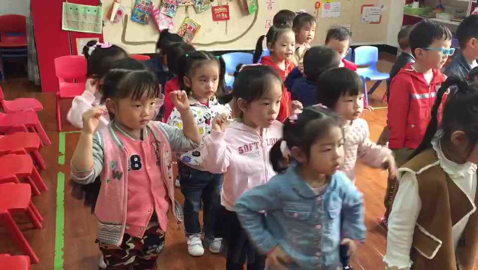 萌娃们在做早操