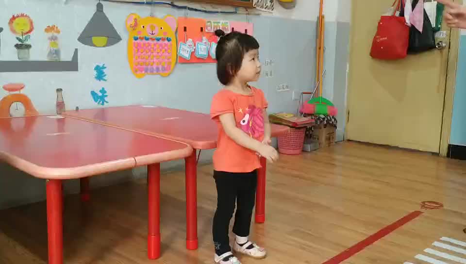 萌娃们在锻炼表达