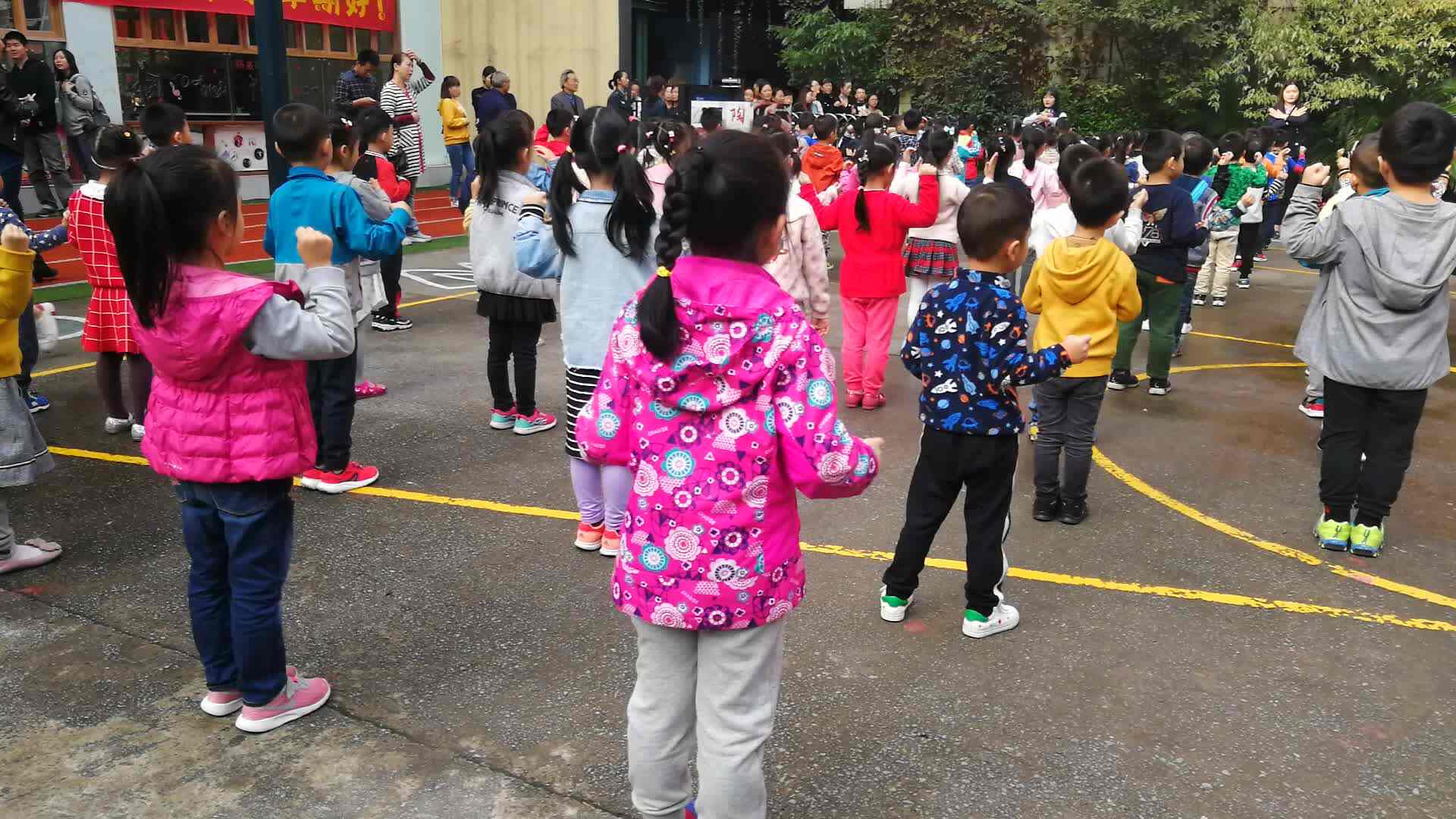 萌娃们在做 运动旋律