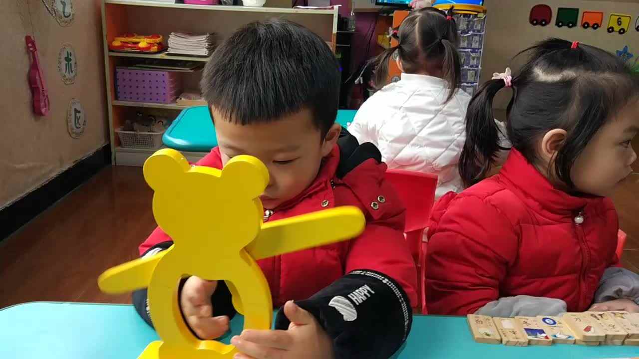 萌娃们在玩游戏