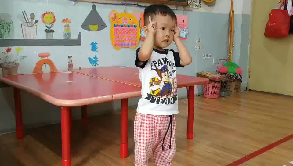 萌娃们在练习阅读