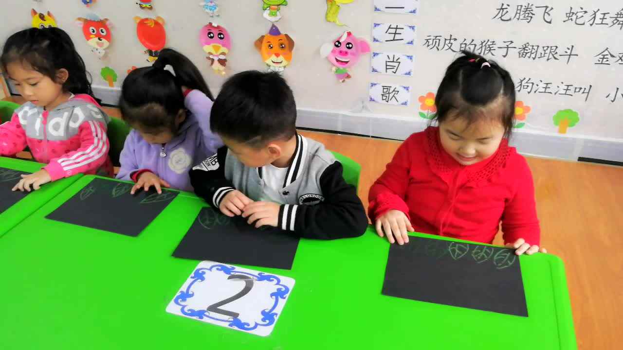 萌娃们在画画