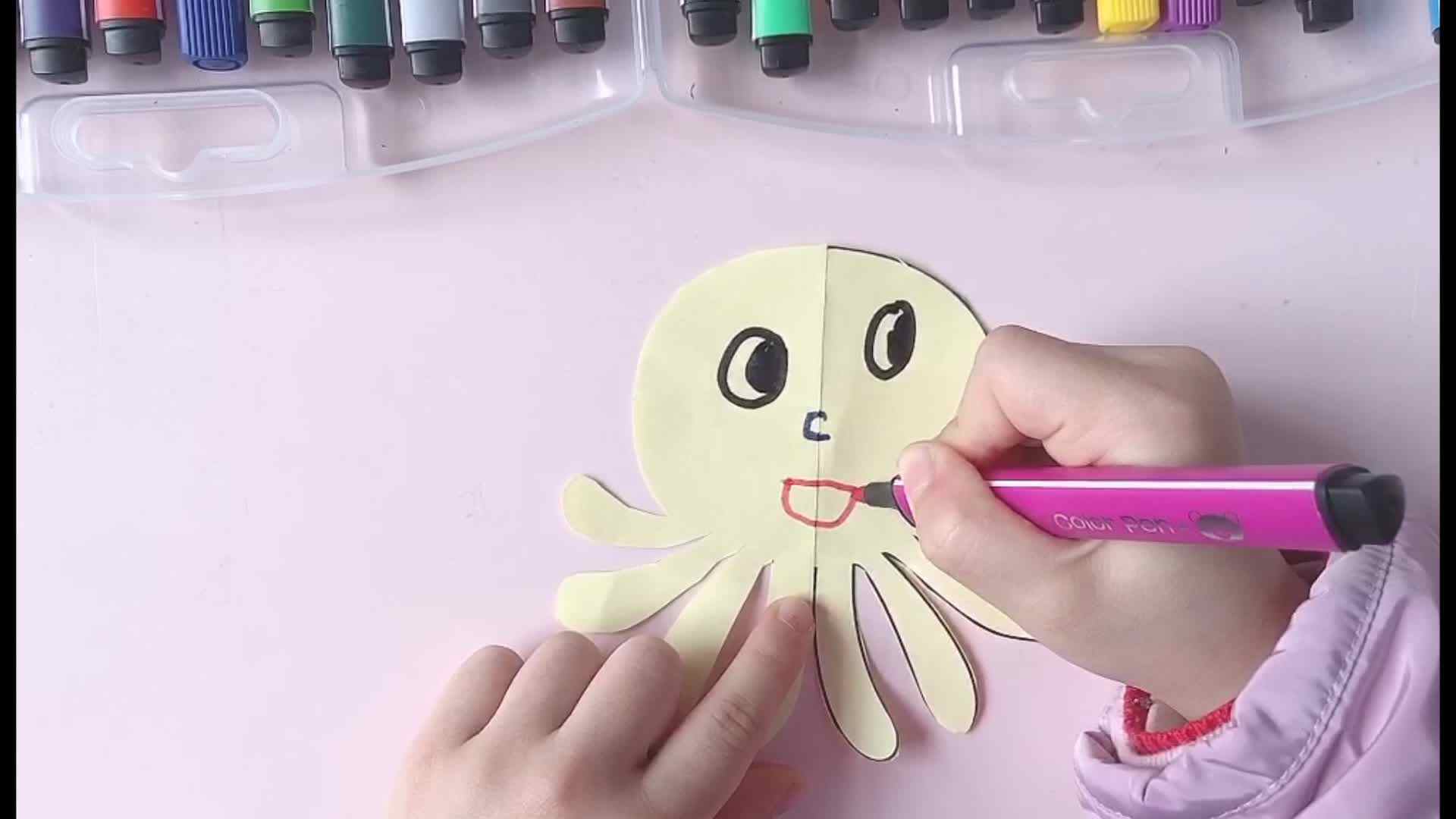 萌娃们在做手工