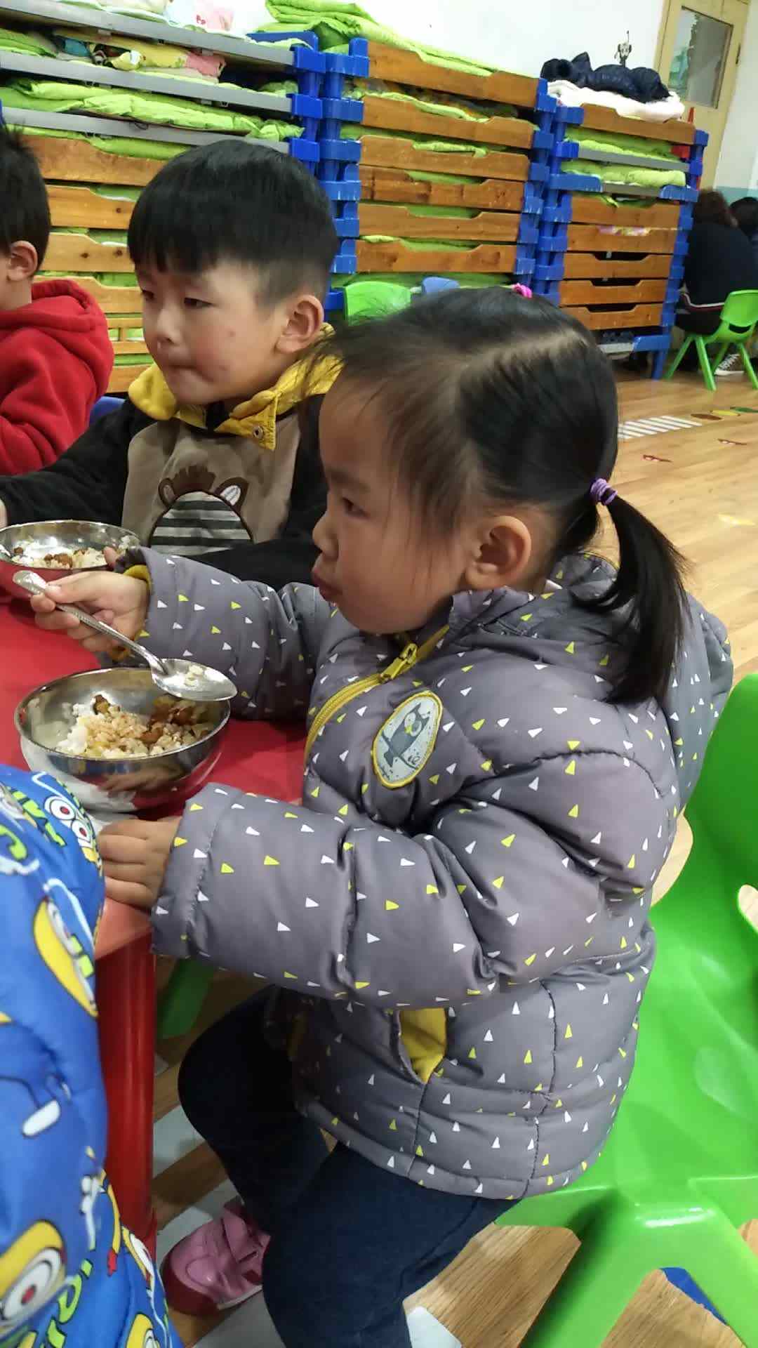 自己吃饭