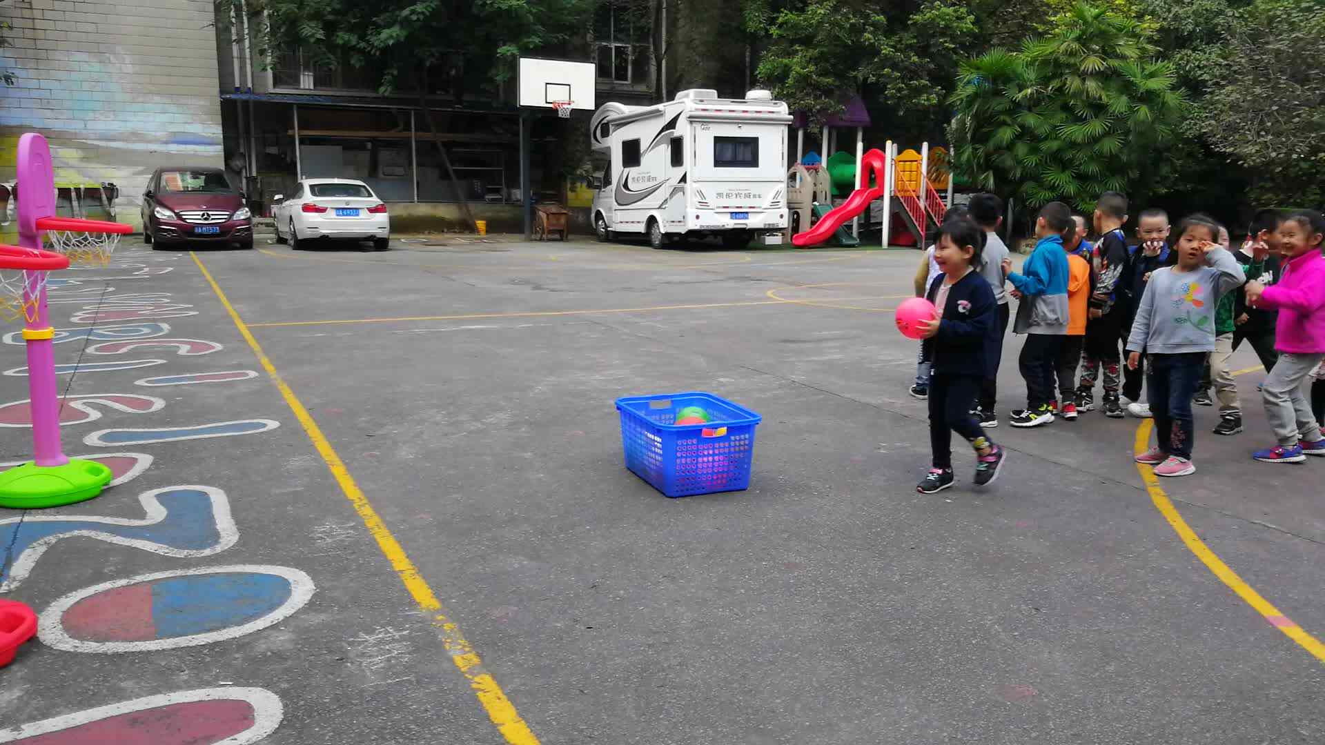 萌娃们在做运动旋律