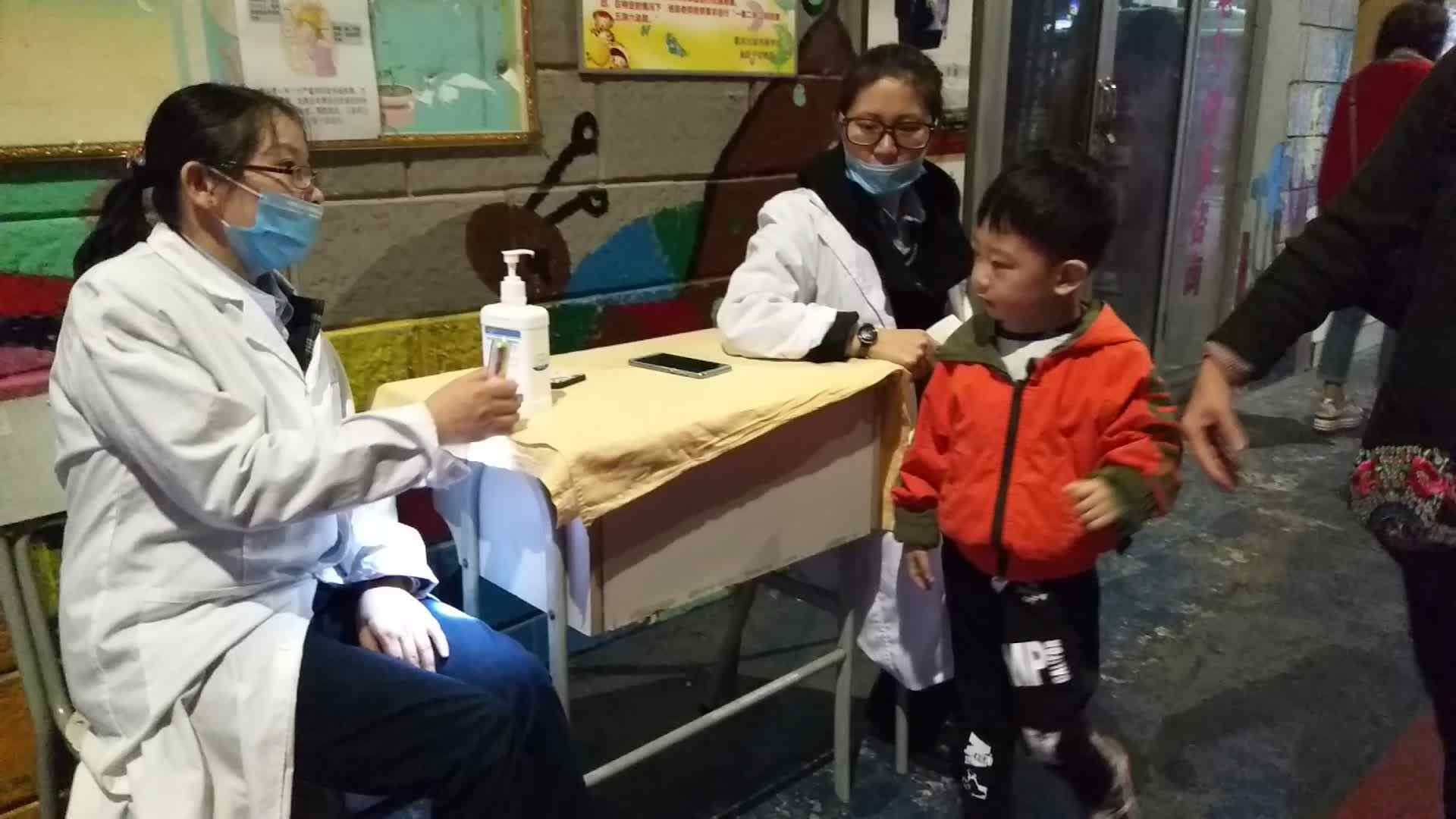 萌娃的早上晨检