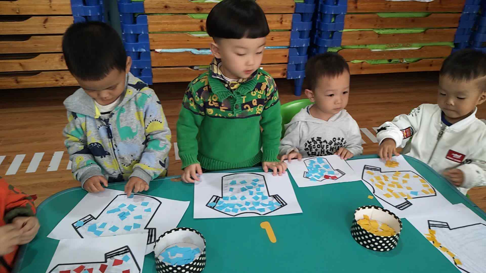 萌娃们在画画