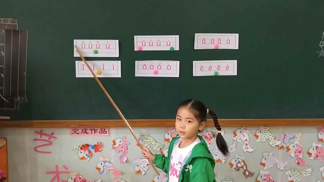 萌娃们在练习语文能力
