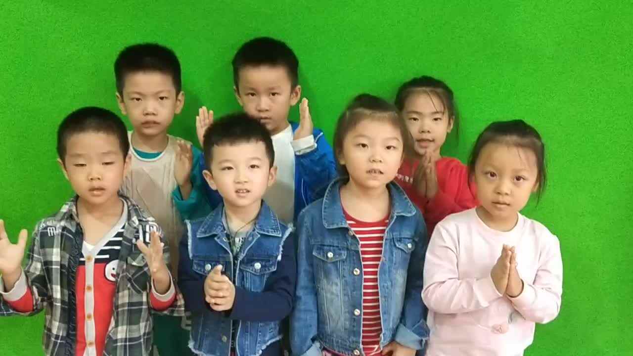 萌娃们在练习表达能力