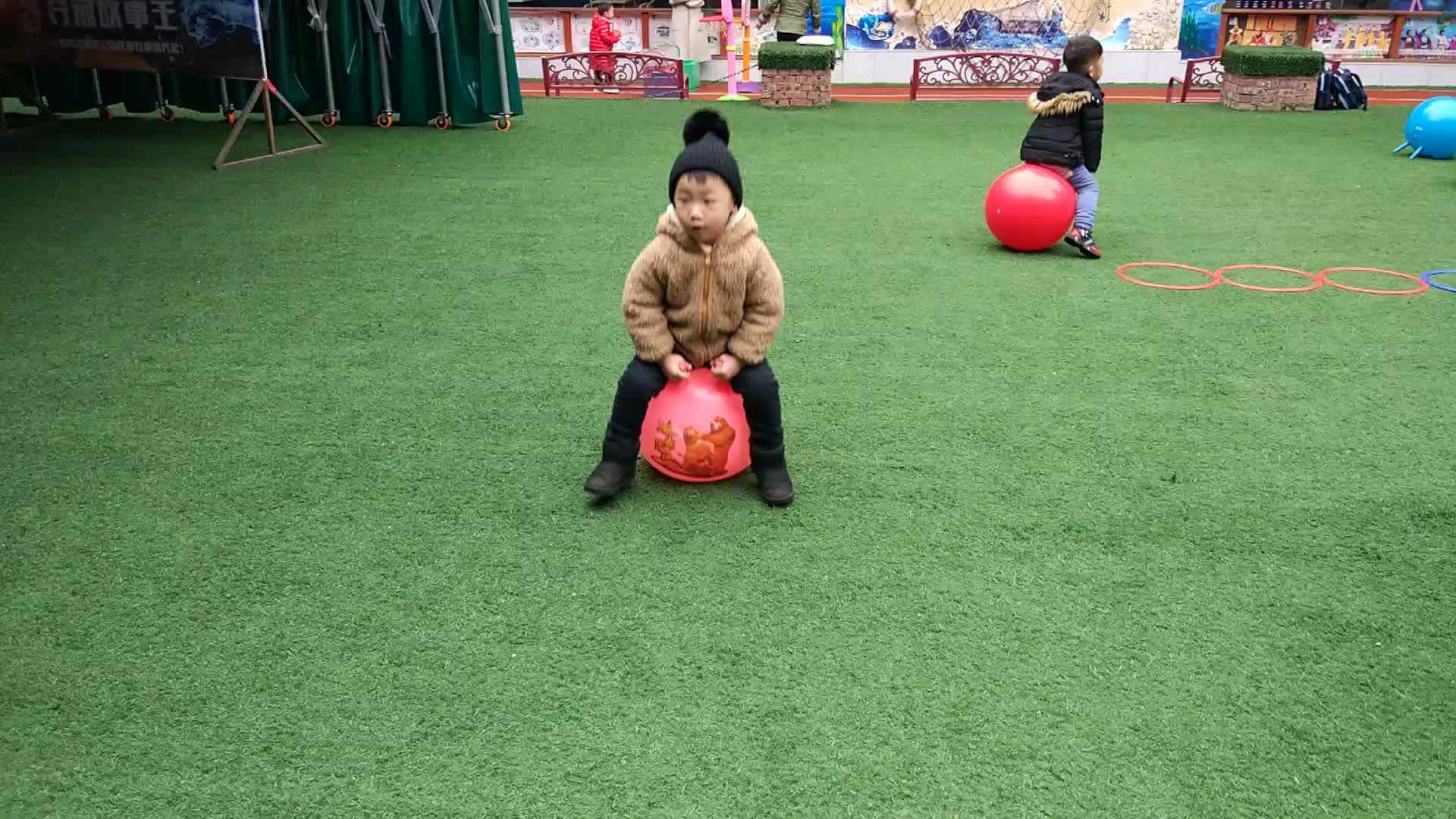 萌娃们在玩游戏