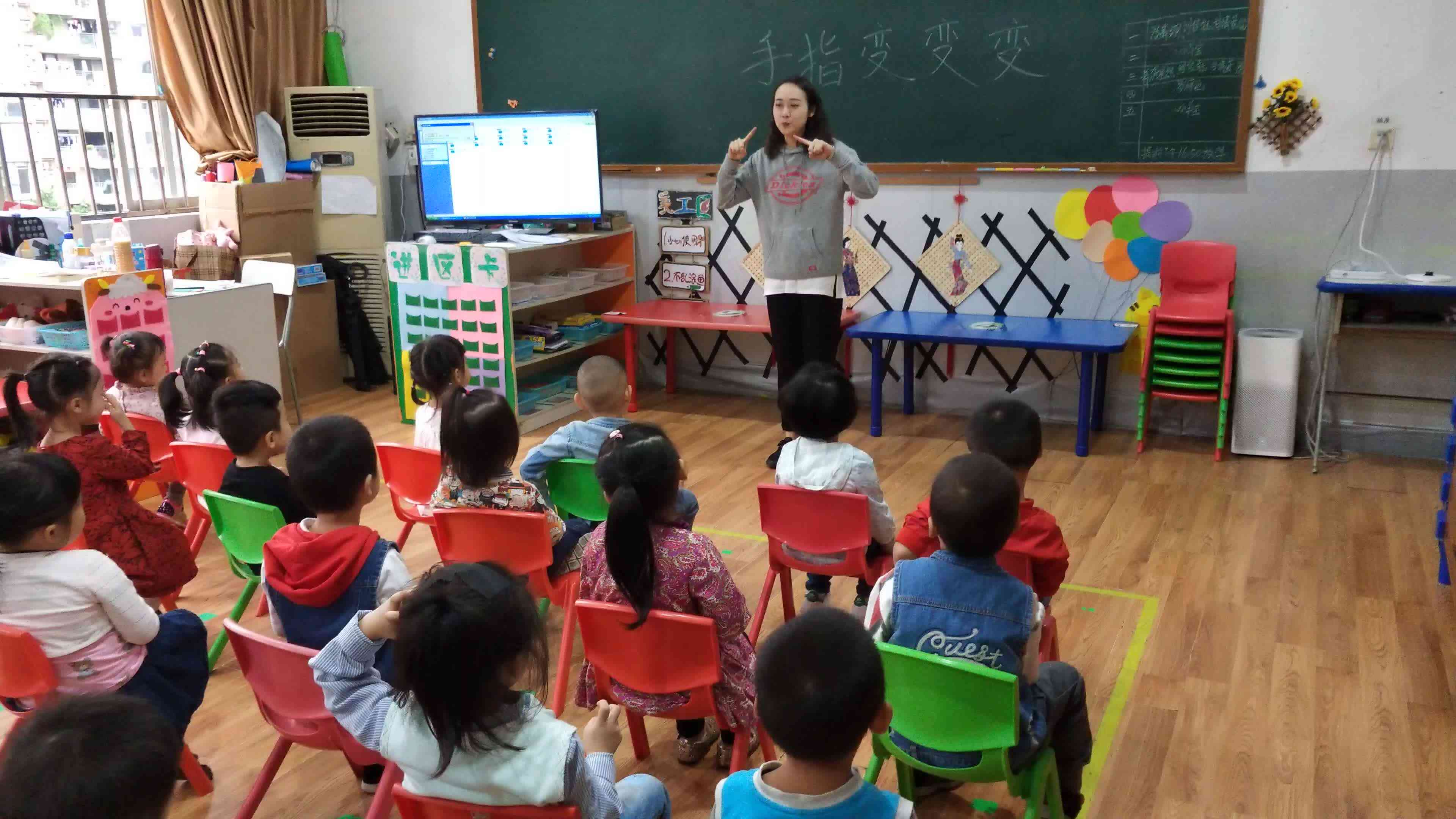 萌娃们在玩游戏