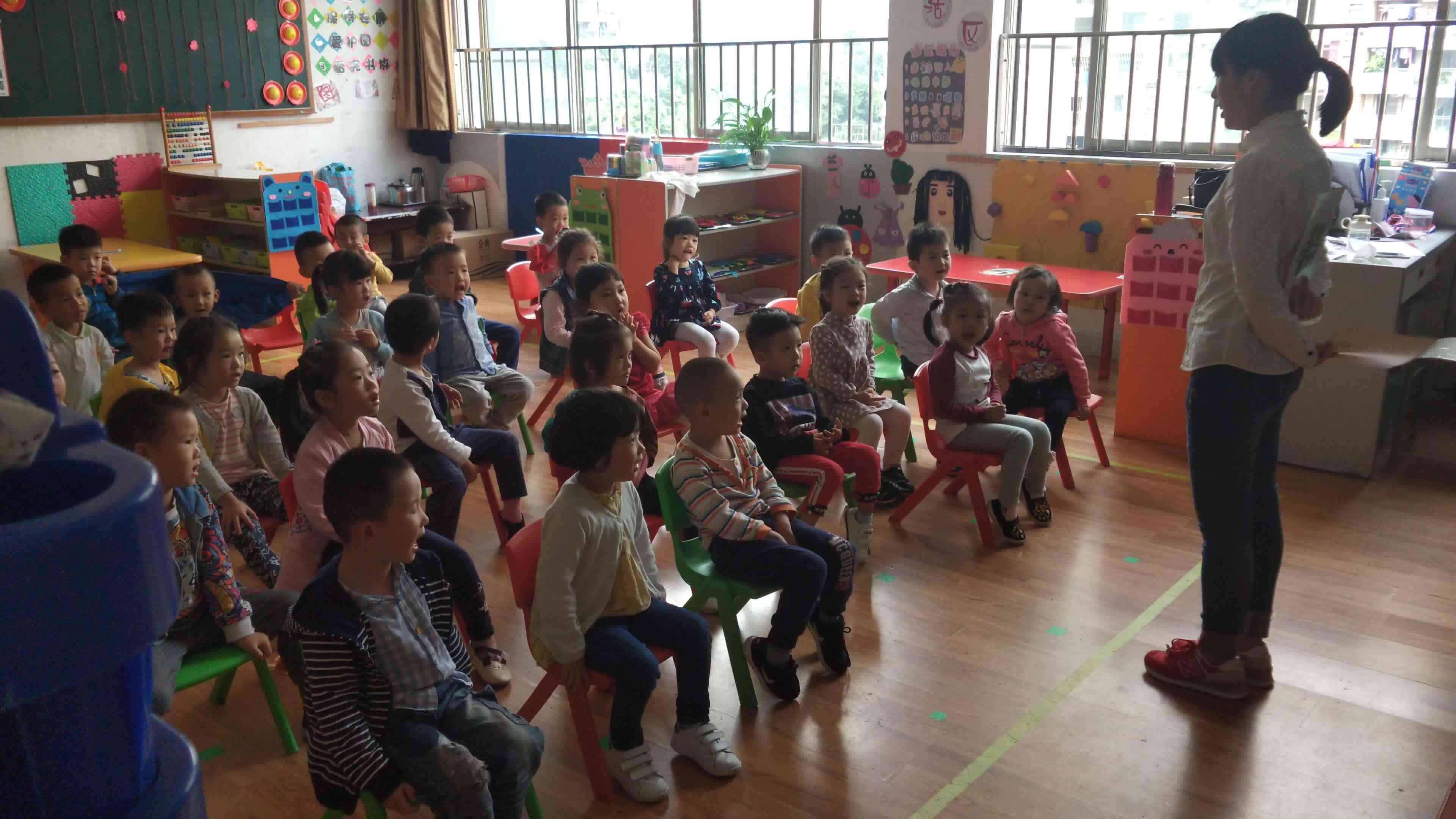 萌娃们 在上英语课