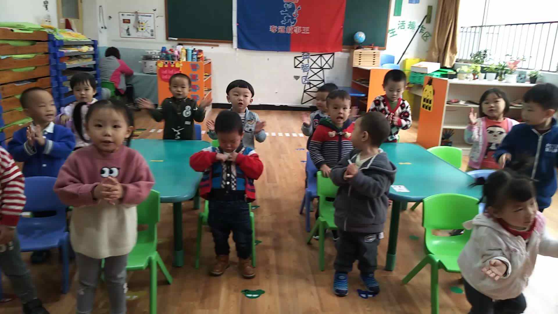 萌娃们在唱歌