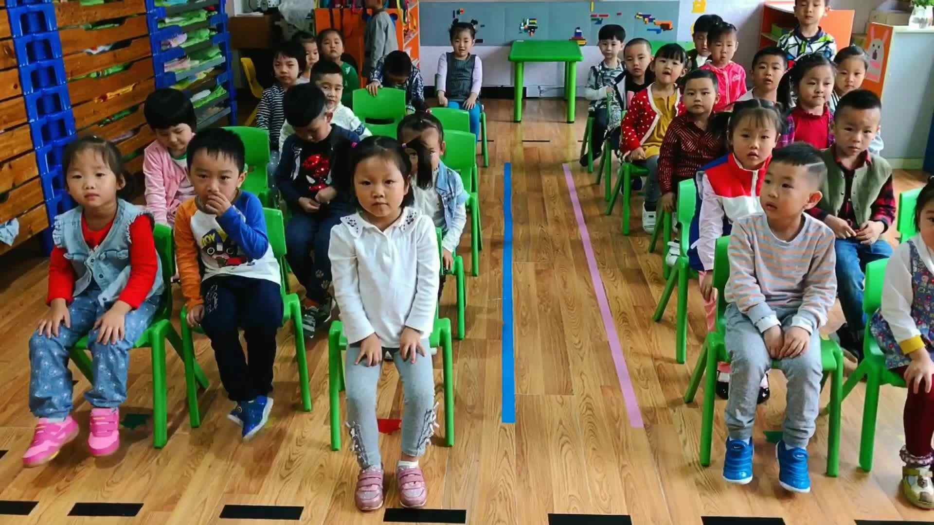 萌娃们在学习英语