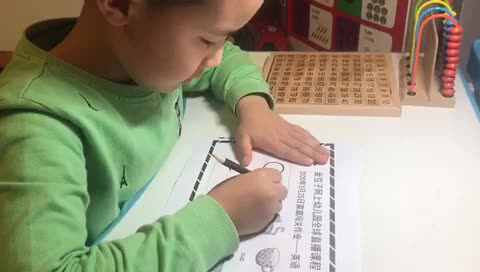 学B何睿翔3月25日英语反馈