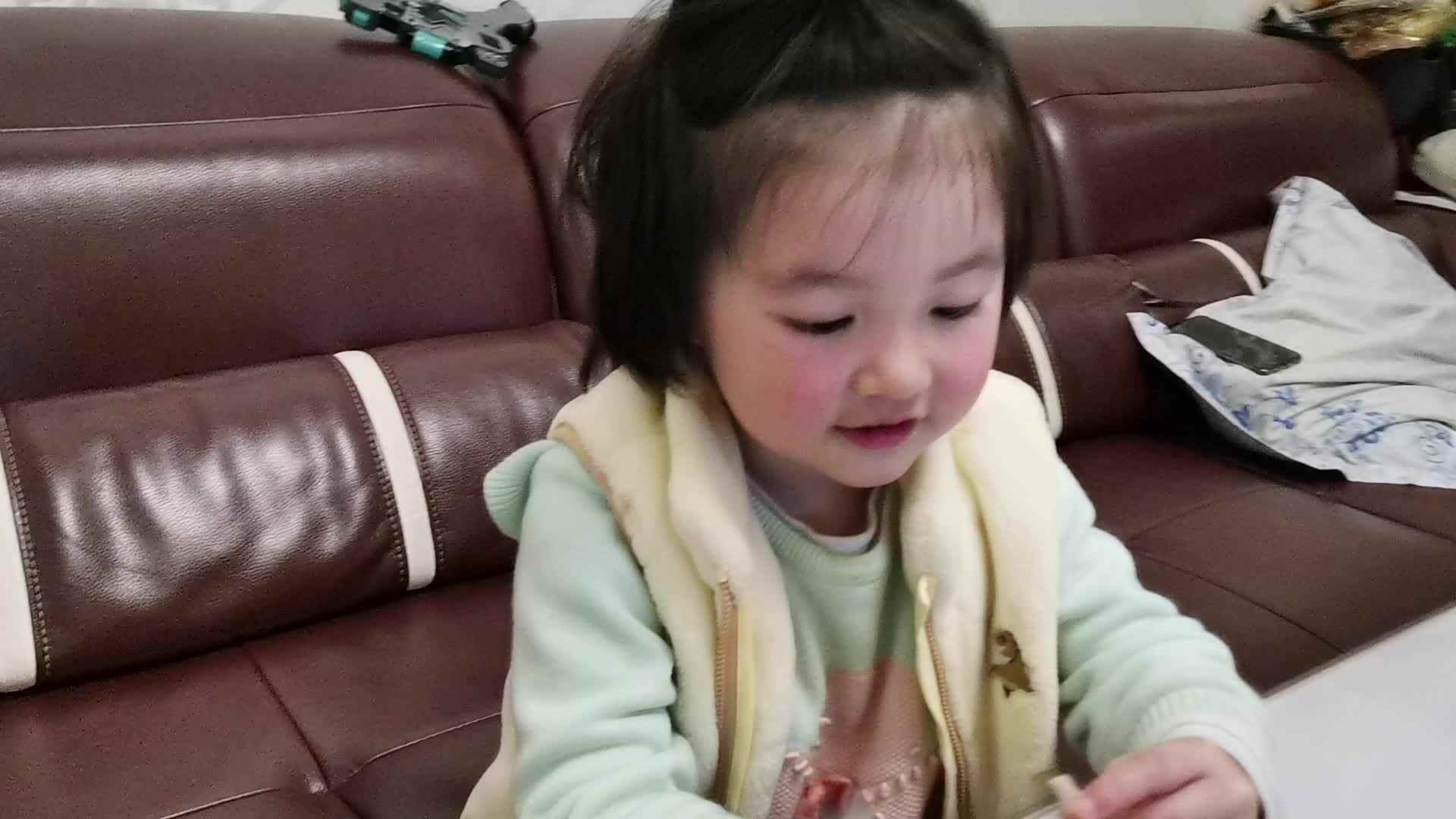 《小熊摘梨》