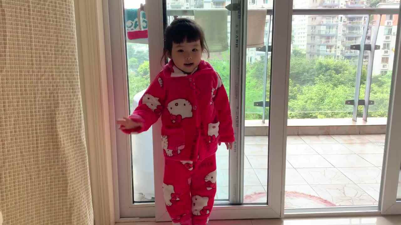 小熊摘梨