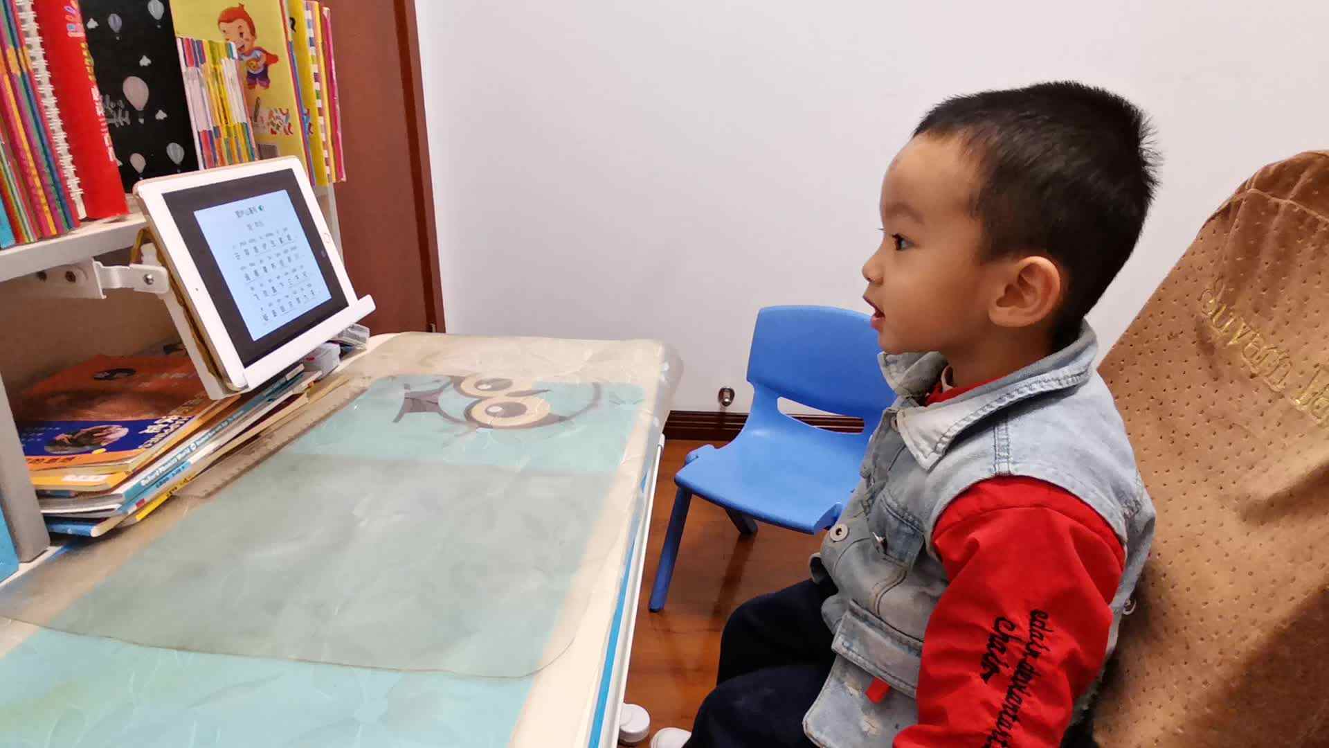 小A班-朱书安-国学《望庐山瀑布》mp4