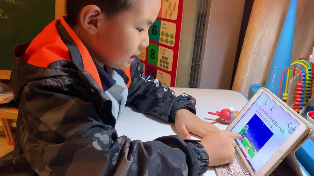 学B何睿翔4月14日看图说话