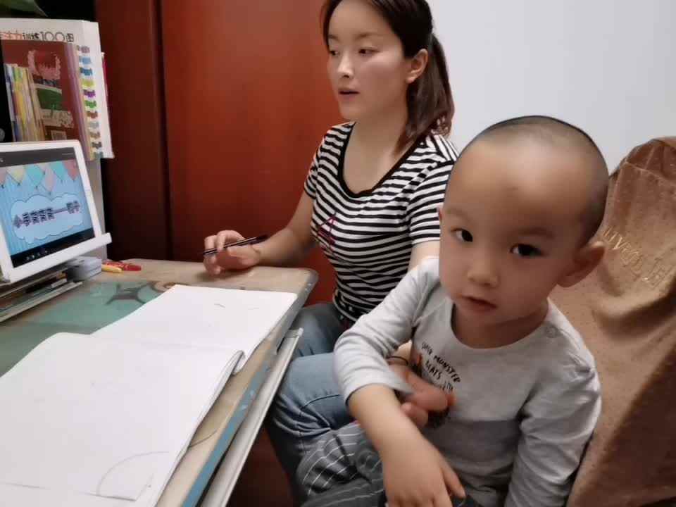 小A班-朱书安《小手变变变变-小鸭》.mp4