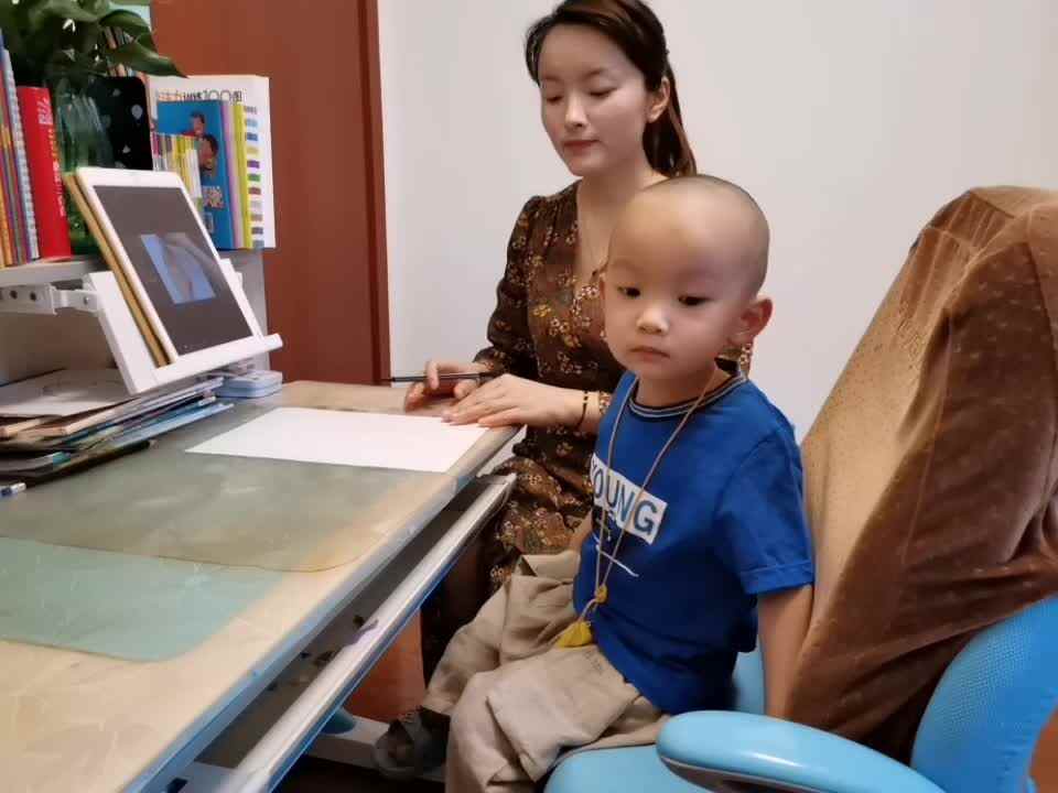 小A班-朱书安《变变变变-小鱼》.mp4