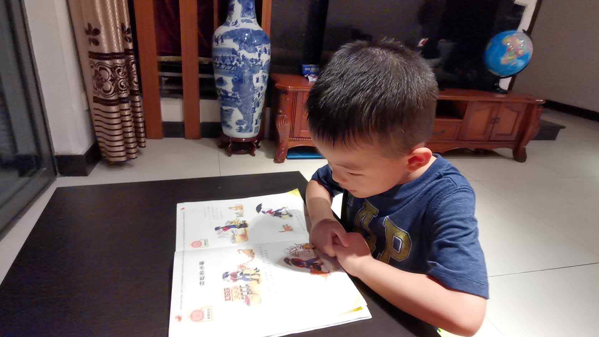 中C班潘柏宇《贪吃的小猫》