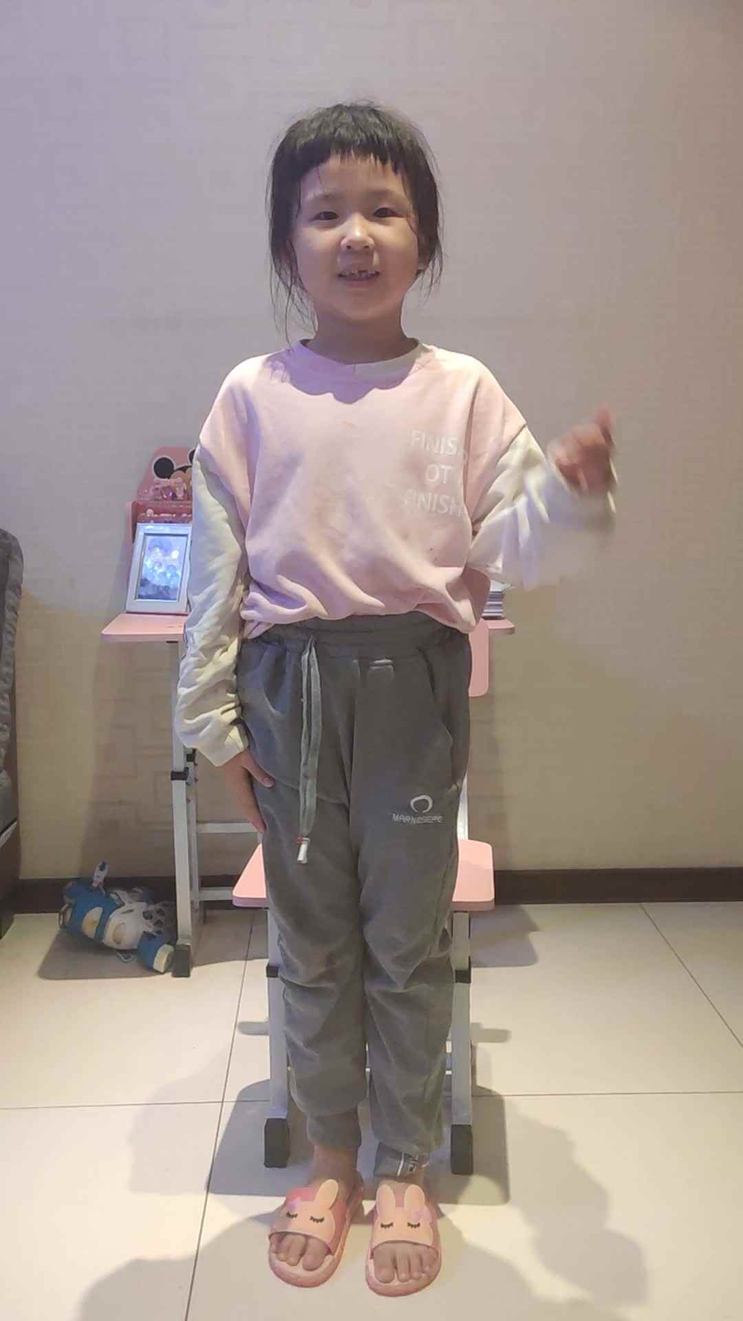 站姿坐姿举手