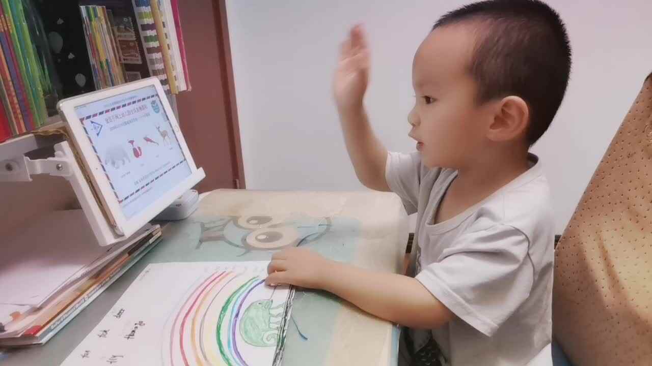 小A班-朱昱华-英语《变色龙知识复习》2020.6.10mp4