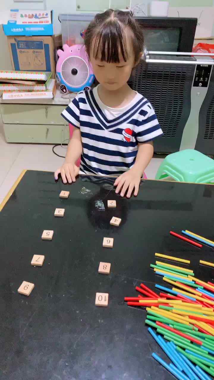 中B班岳依诺2020.07.08家庭作业按数取物
