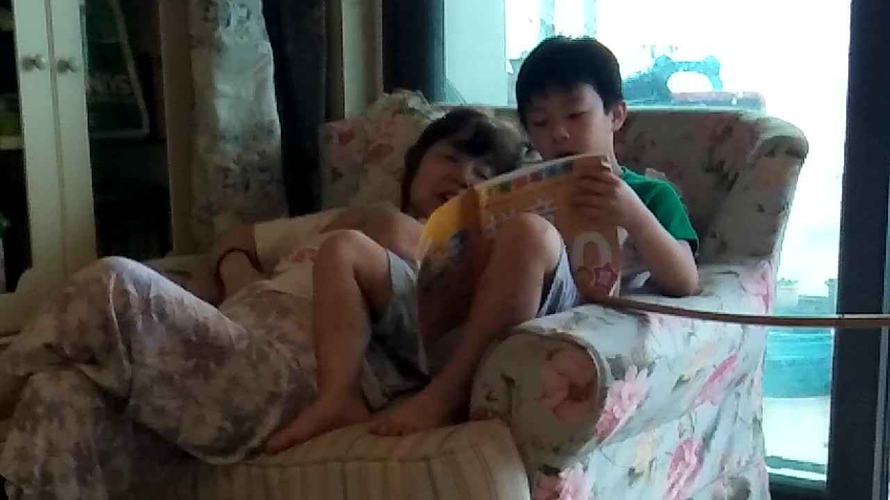 闲暇时教婆婆学拼音的愉快时光