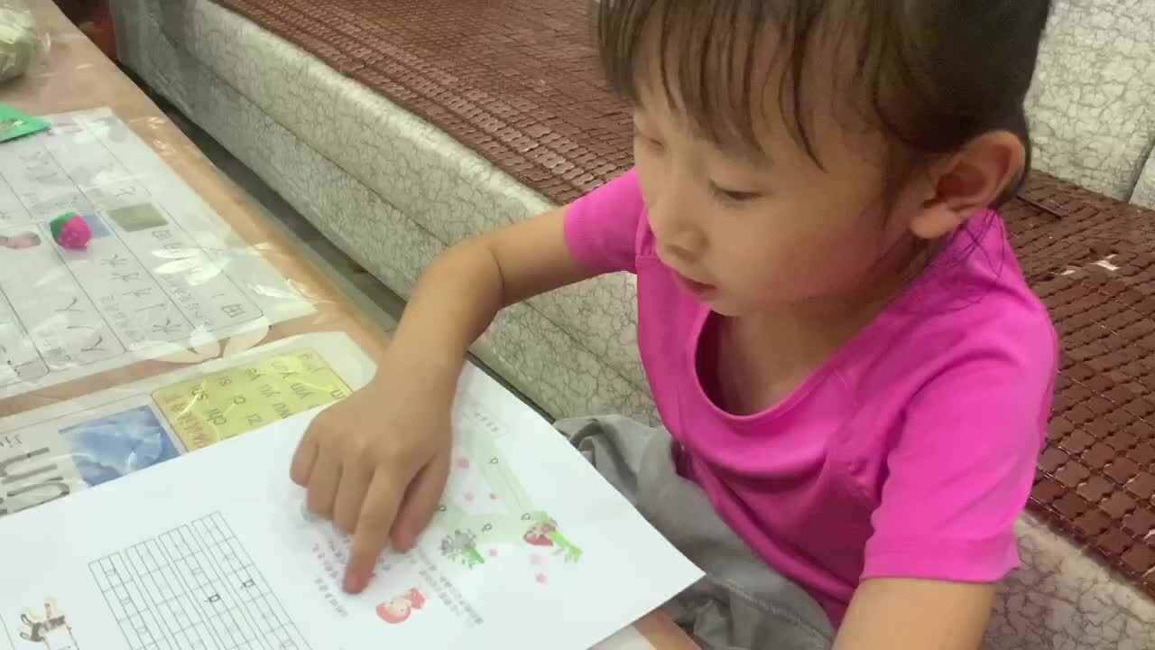 2020.9.7学A班严一晨—书写数字0-2、单韵母a的练习