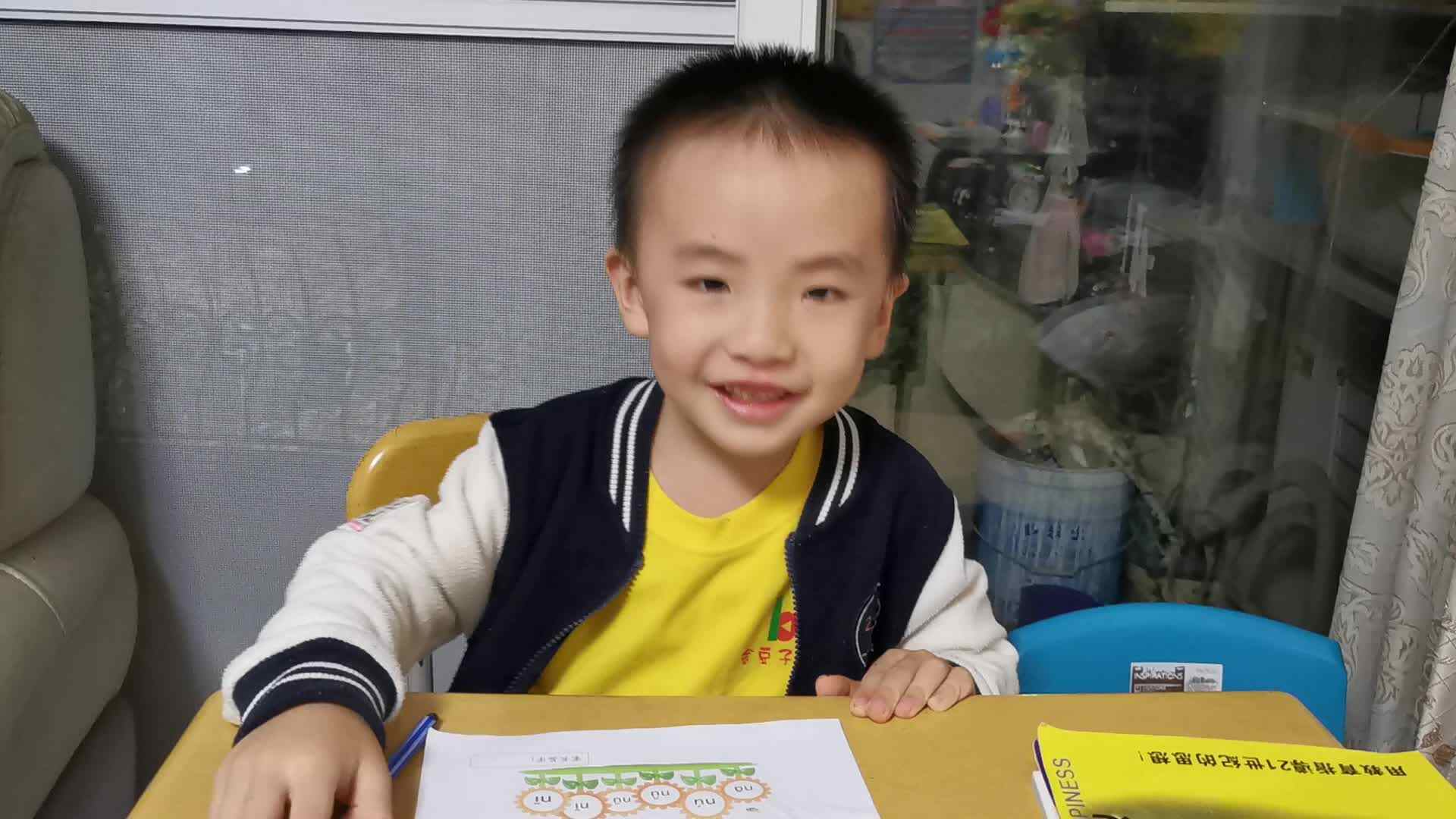 2020.9.29学前A班7号侯忠宪—声母n的练习