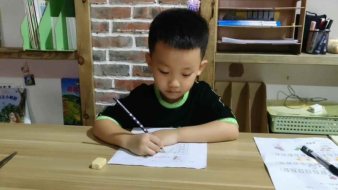 学习单韵母“o”