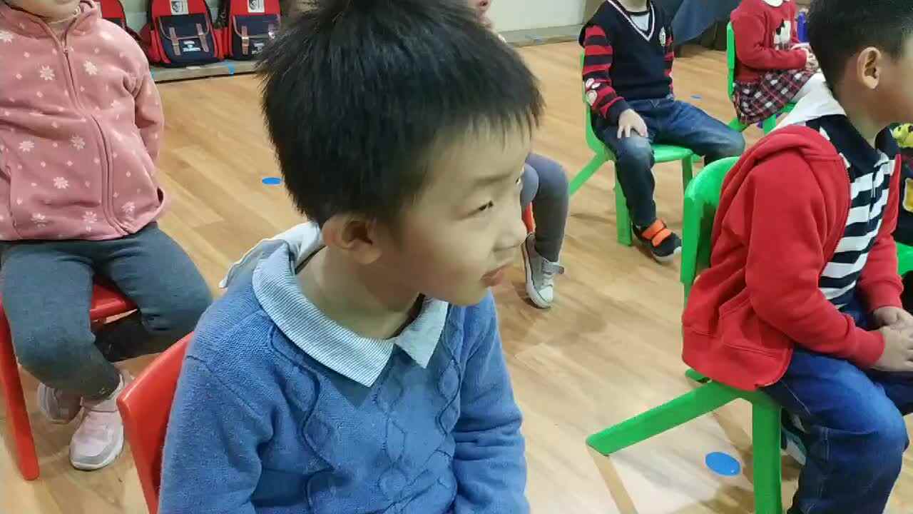 认真听课的宝贝