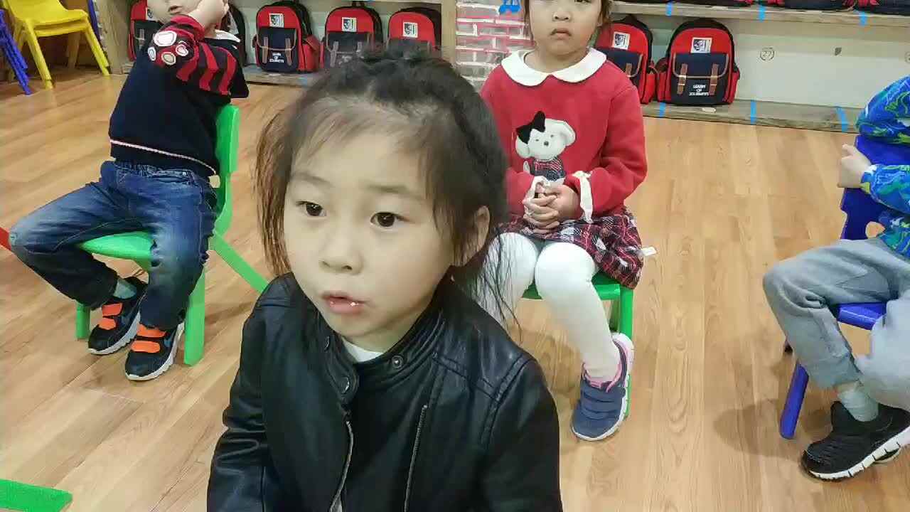 认真听课的宝贝