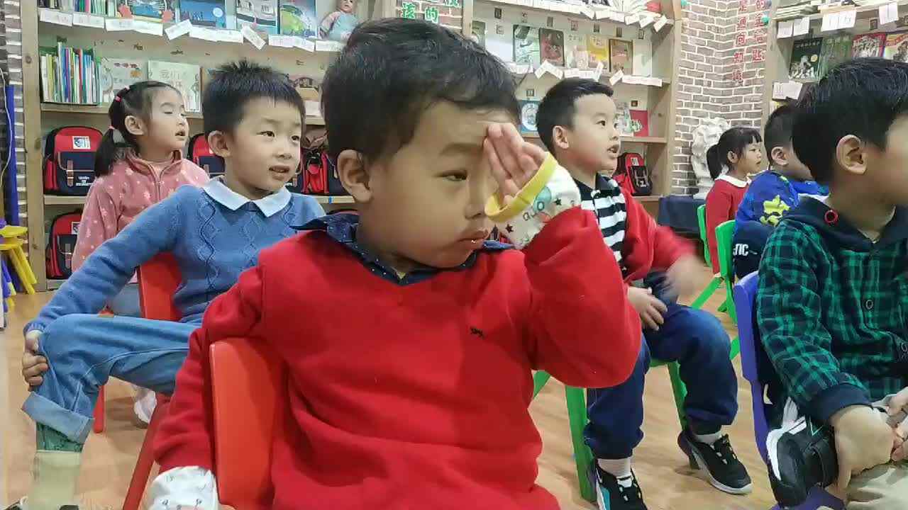 认真听课的宝贝