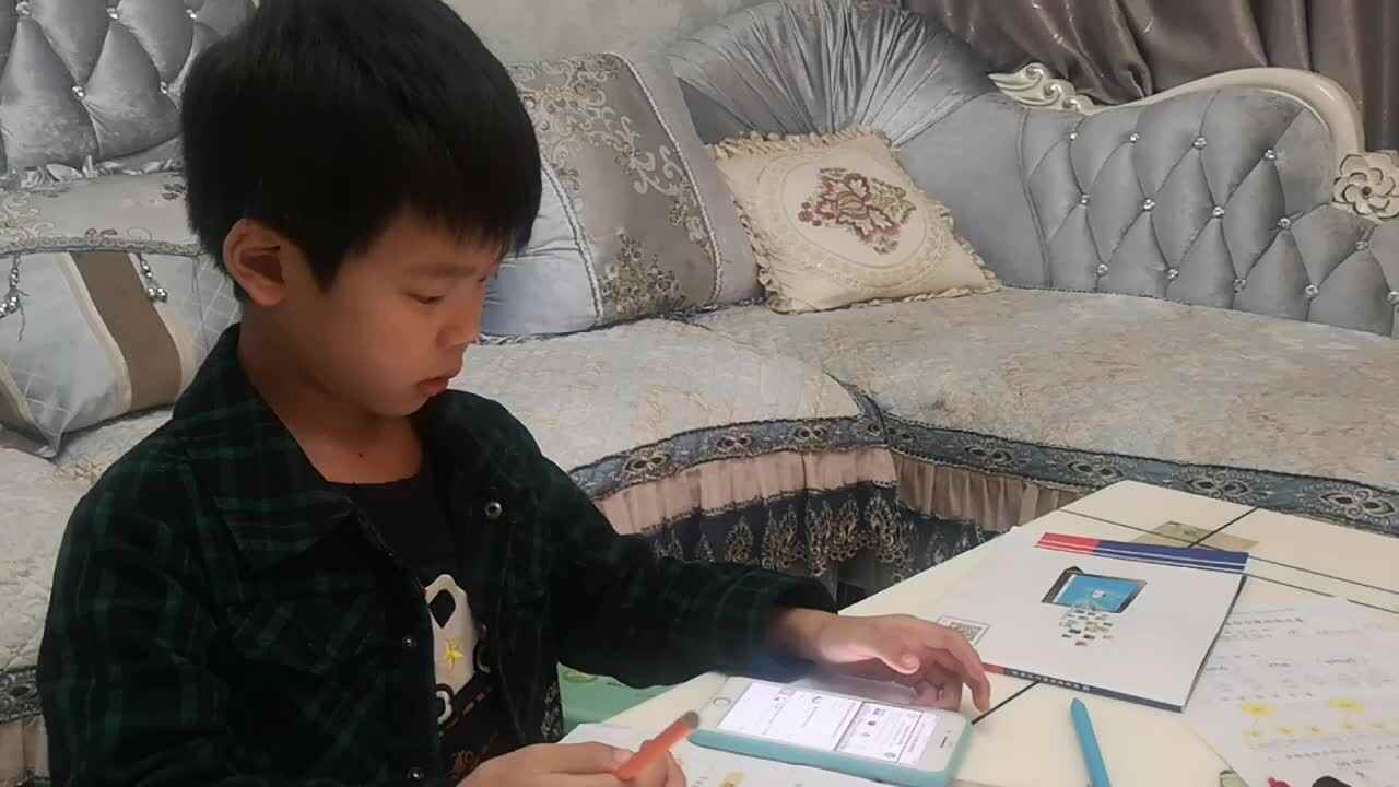 2020.10.29学前A班雒昊然作业《鲨鱼英语》