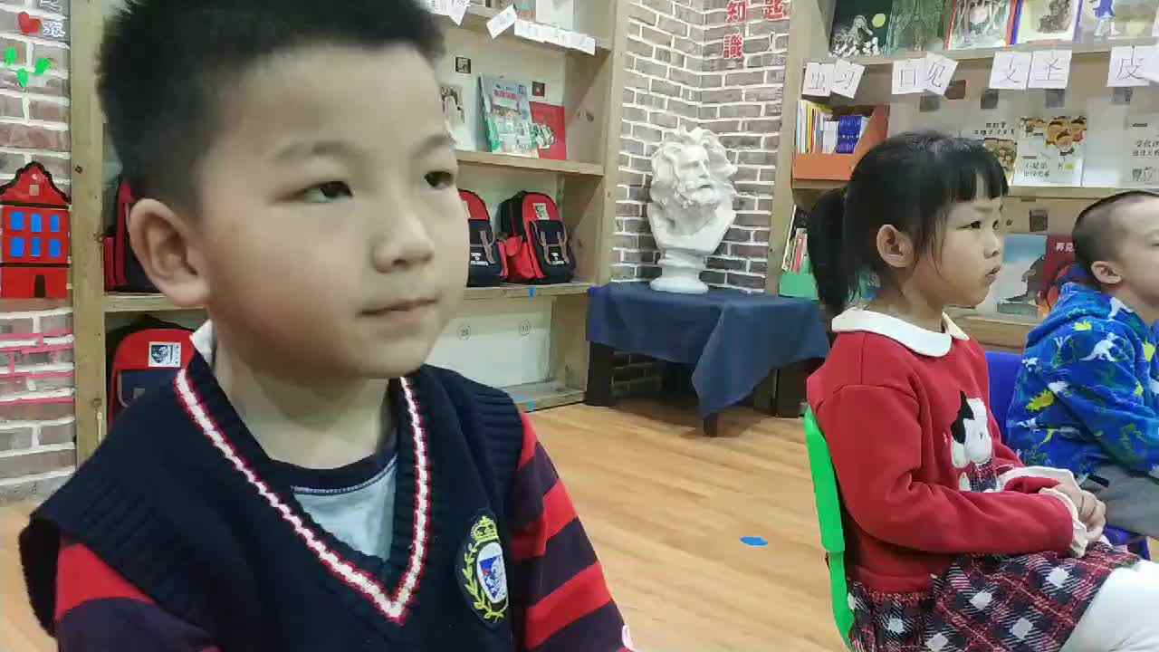 认真听课的宝贝